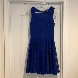 Lined, mid length, Sleeveless dress.